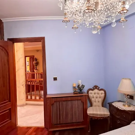 Spacious House With Pool And Garden In Congosto Holiday home