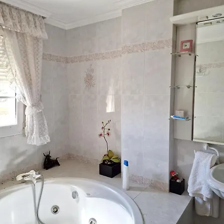 Spacious House With Pool And Garden In Congosto